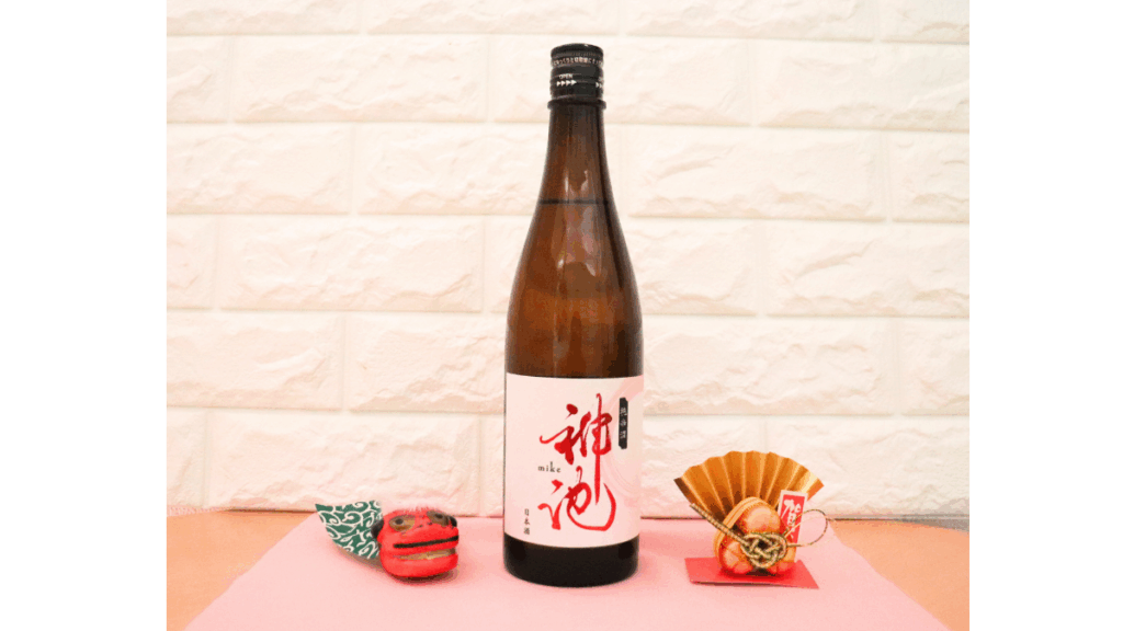 神池 mike 純米酒と獅子舞い、米俵のミニチュアの画像