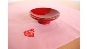 天然の漆だけを使用した朱塗り平盃の画像