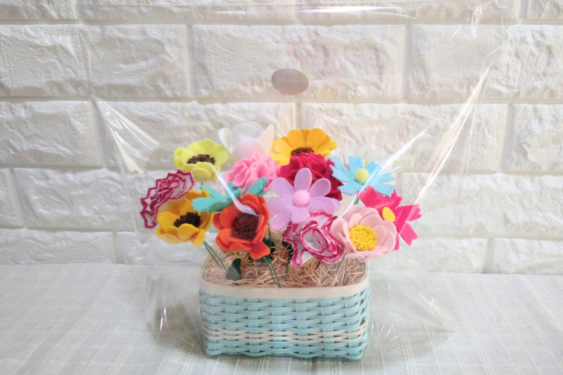フェルトのお花のラッピング例の画像